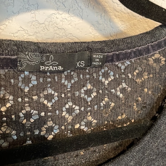 Prana Xs black heather long sleeve tee with lace detail shoulders cinched sides - Picture 2 of 6